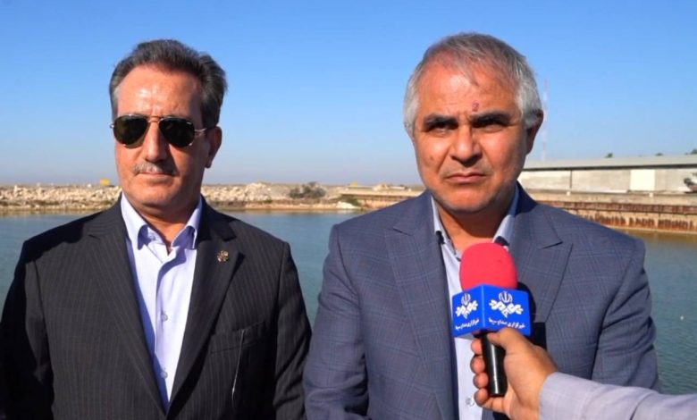 به گزارش تولیدگران کارآفرین: عبدالجلال ایری ضمن تقدیر و‌ تشکر از سعید رسولی؛ معاون وزیر راه و شهرسازی و مدیرعامل سازمان بنادر و دریانوردی و اعضای هیات عامل این سازمان بابت سفر به استان گلستان و بازدید از ظرفیت ها، زیرساختها و‌ پروژه های بنادر استان ، گفت: به طور حتم حضور مدیرعامل سازمان بنادر دریانوردی در راستای توسعه دریامحور در استان گلستان بسیار کمک کننده است تا بتوانیم به خوبی از ظرفیت‌های وزارت راه و شهرسازی و سازمان بنادر و دریانوردی در راستای توسعه استان‌های ساحلی استفاده کنیم و شاهد ایجاد بسترهای اشتغال‌آفرینی، تبادل مطلوب کالا و توسعه تجارت استان باشیم و حضور ایشان را به فال نیک می‌گیریم .