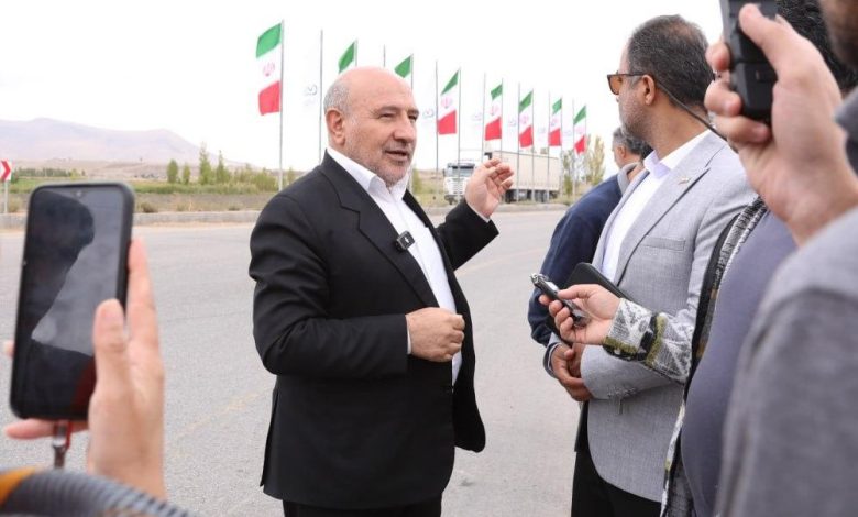 به گزارش تولیدگران کارآفرین، در جریان سفر جمعی از مدیران رسانه‌های کشور به منطقه آزاد ماکو، مدیرعامل منطقه آزاد ماکو حین بازدید از پروژه‌های در دست اجرای منطقه آزاد ماکو در گفت‌وگو با مدیران رسانه، چشم‌انداز توسعه بزرگترین منطقه آزاد ایران را تشریح کرد.