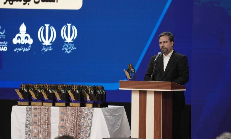 به گزارش تولیدگران کارآفرین به نقل از روابط عمومی شرکت عملیات غیرصنعتی پازارگاد؛ مدیر عامل شرکت پازارگاد در این مراسم با اشاره به نقش علم و دانش در پیشرفت هر جامعهای، تأکید کرد: “منشا قدرت یک ملت علم و اندیشه است و ملتی پیروز میشود که صاحب علم باشد.”