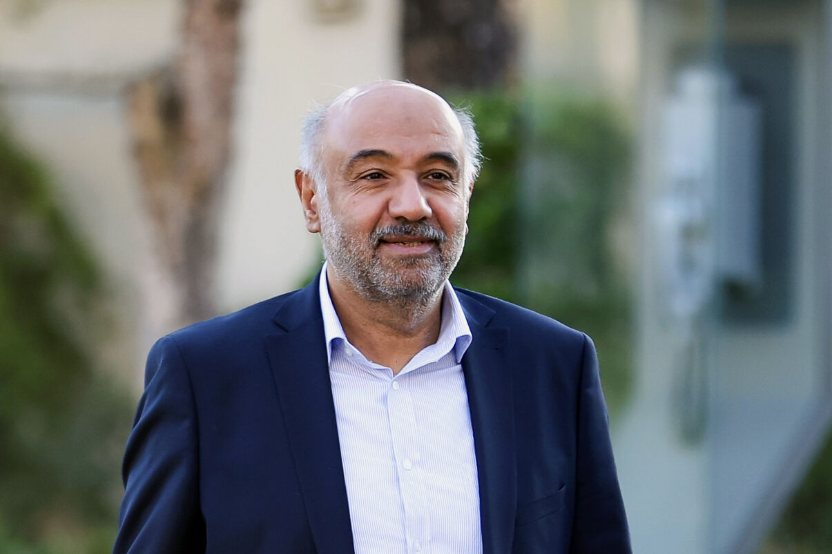 به گزارش تولیدگران کارآفرین به نقل از صدای پتروشیمی:  امروز وقتی برای پیگیری مشکلات این مجموعه به وزیر مراجعه می‌کنیم، توپ را به زمین وزارت صمت می‌اندازد؛در حالی که ذوب‌آهن نسبت به تأمین مواد اولیه خود عاجز مانده است؛ این در حالی است که در گذشته زنجیره‌ای کامل از معدن و کک‌سازی تا ذوب‌آهن وجود داشت و این صنعت به‌عنوان یکی از فاخرترین صنایع کشور شناخته می‌شد.