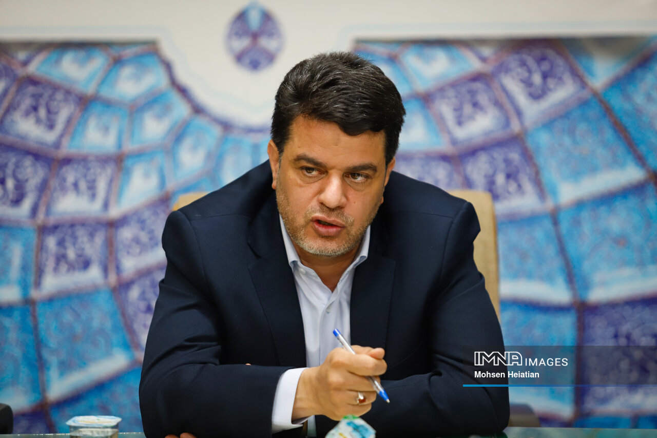 به گزارش تولیدگران کارآفرین به نقل از روستانیوز، دبیر کمیسیون کشاورزی، آب، منابع طبیعی و محیط زیست مجلس شورای اسلامی با بیان این مطلب گفت: پیگیری وضعیت تولید، آگاهی از میزان ذخایر کالاهای اساسی و از همه مهمتر حمایت جدی از کشاورزان، باغداران و فعالان حوزه دام و طیور به منظور توسعه هر چه بیشتر تولیدات زراعی، دامی و... از جمله اقداماتی است که مسئولان باید در صدر برنامههای خود قرار دهند.