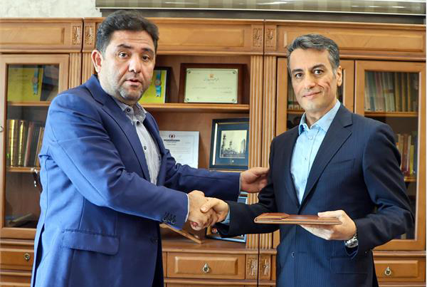 به گزارش تولیدگران کارآفرین به نقل از روابط عمومی و امور بینالملل پتروشیمی امیرکبیر، علی حیاتی سرپرست و عضو هیأتمدیره این شرکت، در حکمی «علی پورمحمود بابلی» را بهعنوان «سرپرست مدیریت بازاریابی و فروش پتروشیمی امیرکبیر»، منصوب کرد.