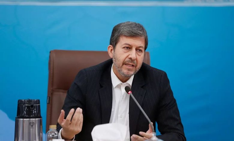 به گزارش تولیدگران کارآفرین: او با ظاهری آرام، اما باطنی پرشور، حقیقتاً در حال دوندگی خستگی ناپذیر است؛ به تمام نقاط سرکشی می‌کند و از جزئیات امور آگاه می‌شود.