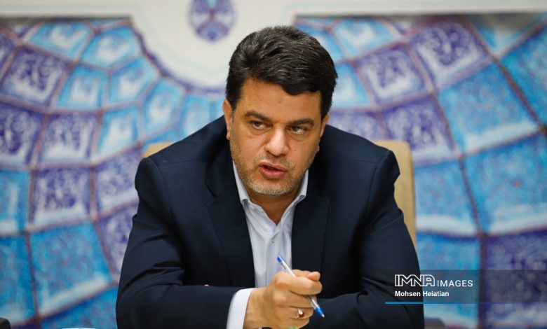به گزارش تولیدگران کارآفرین به نقل  از روستانیوز، دبیر کمیسیون کشاورزی، آب، منابع طبیعی و محیط زیست مجلس شورای اسلامی با بیان این مطلب گفت: پیگیری وضعیت تولید، آگاهی از میزان ذخایر کالاهای اساسی و از همه مهمتر حمایت جدی از کشاورزان، باغداران و فعالان حوزه دام و طیور به منظور توسعه هر چه بیشتر تولیدات زراعی، دامی و... از جمله اقداماتی است که مسئولان باید در صدر برنامه‌های خود قرار دهند.