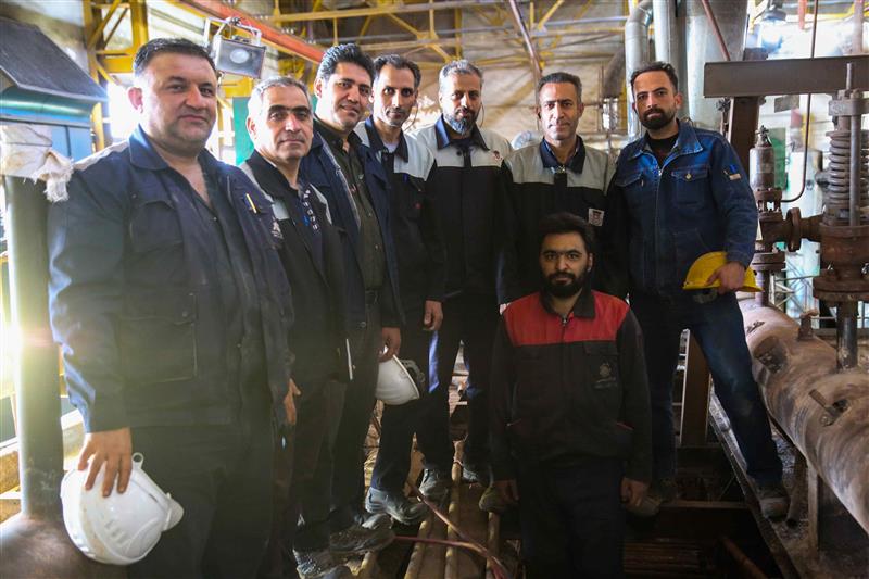 به گزارش تولیدگران کارآفرین: نیروگاههای حرارتی، هاربین (۱۱۰ مگاواتی)، مرکزی و تصفیهخانه شیمیایی، وظیفه تأمین برق، بخار، هوای فشرده کورههای بلند، آب گرم شبکه شوفاژ، آب نرم و دمین و همچنین پشتیبانی انرژی بخشهای ککسازی، فولادسازی، انرژی، کوره بلند و واحد VD ذوب ریل را بر عهده دارند.