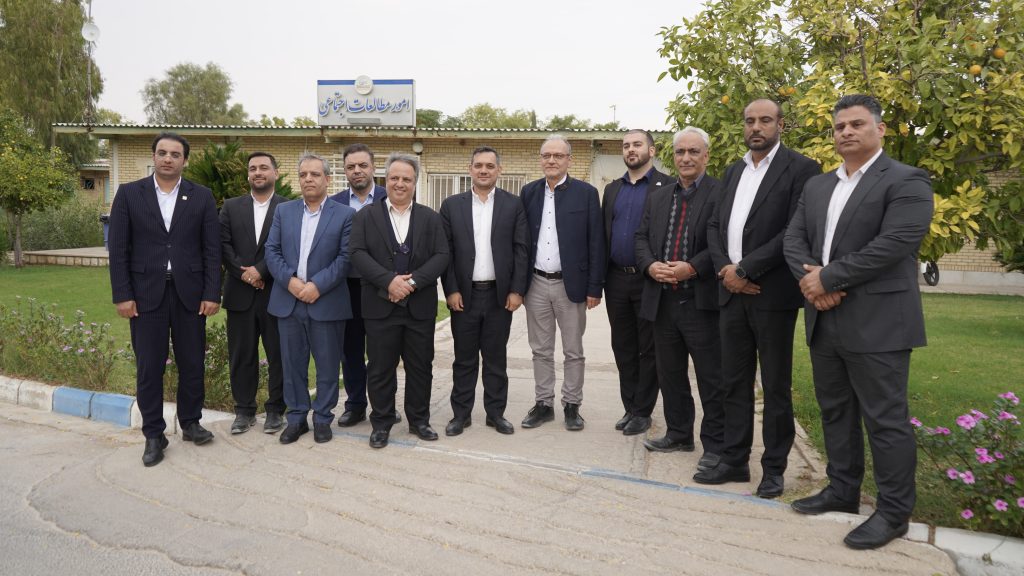 به گزارش تولیدگران کارآفرین به نقل از روابط عمومی شرکت عملیات غیرصنعتی پازارگاد؛ در این بازدید که ظرفیتها و توسعه همکاریهای مشترک مورد بررسی قرار گرفت، مدیران از اماکن فرهنگی و آموزشی شهرک پردیس یازدید نموده و در جریان آخرین فعالیتها و توانمندیهای این مجموعه قرار گرفتند.