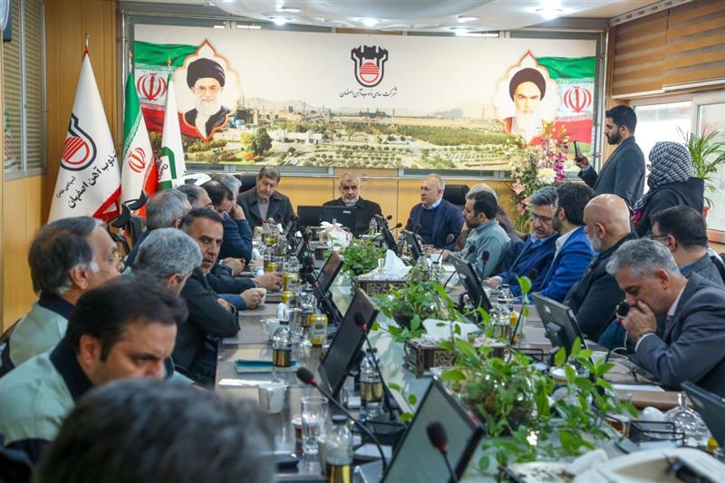 به گزارش تولیدگران کارآفرین: دکتر علی نیکزاد، نایب‌رئیس اول مجلس شورای اسلامی، به همراه دکتر مهدی جمالی‌نژاد استاندار اصفهان، روز جمعه ۲۸ آذرماه با حضور در ذوب‌آهن اصفهان، ضمن بازدید از خطوط تولید و ادای احترام به شهدای گمنام، در نشستی تخصصی به بررسی مسائل، چالش‌ها و نیازهای این شرکت پرداختند.