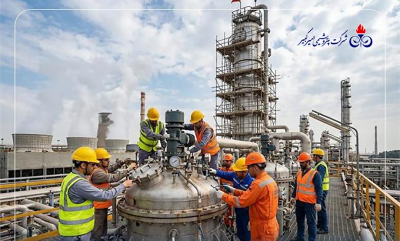 به گزارش تولیدگران کارآفرین به نقل از روابط عمومی و امور بین‌الملل پتروشیمی امیرکبیر، تعمیرات اساسی واحد پلی‌اتیلن سنگین با هدف افزایش پایداری تولید، ارتقای ظرفیت محصول راهبردی PIPE GRADE و بهینه‌سازی مصرف انرژی، از ۲۳ آبان تا ۱۱ آذر ۱۴۰۴ به مدت ۱۹ روز انجام شد و با موفقیت پایان یافت. این واحد راهبردی اکنون با ظرفیت کامل در مدار تولید قرار دارد.