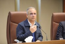 به گزارش تولیدگران کارآفرین به نقل از روابطعمومی و امور بینالملل سازمان منطقه آزاد انزلی، قربانی با اشاره به تغییرات اقلیمی سالهای اخیر و نوسانات تراز آب دریای خزر اظهار داشت: با توجه به رسوبگذاری تدریجی در حوضچه آرامش و ضرورت حفظ عمق عملیاتی مناسب برای تردد و پهلوگیری شناورها، اجرای این پروژه در دستور کار سازمان قرار گرفت تا شرایط مطلوب ناوبری و بهرهبرداری از ظرفیتهای بندر کاسپین تثبیت شود.