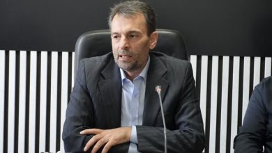 به گزارش تولیدگران کارآفرین به نقل از وزارت جهاد کشاورزی، داور نامدار در سفر به استان آذربایجان‌غربی و در نشست تخصصی با مدیران این حوزه، با تأکید بر محدودیت منابع پایه، اظهار کرد: کشور ما با ۱۸.۷ میلیون هکتار اراضی کشاورزی که بخش عمده آن را اراضی دیم تشکیل می‌دهد، با محدودیت جدی در منابع آبی و اراضی حاصلخیز مواجه است. در چنین شرایطی، حفاظت از این منابع، نه تنها برای تولید، بلکه برای تأمین امنیت زیستی کشور یک ضرورت حیاتی است.