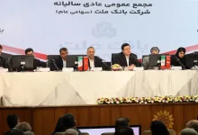 به گزارش تولیدگران کارآفرین به نقل از صدای پتروشیمی، سهامداران بانک ملت در مجمع عمومی عادی سالیانه این بانک، با تصویب صورت‌های مالی سال منتهی به اسفندماه ۱۴۰۴، عملکرد این بانک را مورد تأیید قرار دادند؛ بانکی که در سال‌های اخیر به عنوان یکی از تأمین‌کنندگان مالی و بانک‌های پیشرو در حوزه نفت، گاز و پتروشیمی، نقش مهمی در حمایت از پروژه‌های بزرگ این صنعت ایفا کرده است.