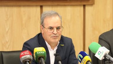 به گزارش تولیدگران کارآفرین به نقل از روابط عمومی سازمان تحقیقات، آموزش و ترویج کشاورزی، غلامرضا گل‌محمدی معاون وزیر و رئیس سازمان تات، با اشاره به دستاوردهای این سازمان در سال‌های ۱۴۰۳ و ۱۴۰۴ در حوزه توسعه انرژی‌های تجدیدپذیر اظهار داشت: در راستای استفاده از ظرفیت اراضی سازمان برای تولید انرژی پاک، ۵ نیروگاه خورشیدی با مجموع ظرفیت ۲۱۵ کیلووات در تهران، کرج، سمنان، جیرفت و اصفهان راه‌اندازی شده است.