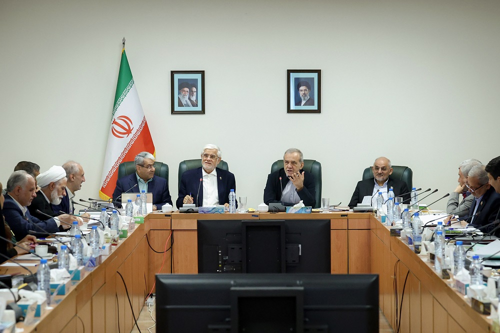 به گزارش تولیدگران کارآفرین، رئیس‌جمهور در جلسه هیئت دولت روز چهارشنبه 25 شهریور 1405 به تشریح دستاوردهای سفر اخیر خود به هند و شرکت در اجلاس روسای جمهور عضو بریکس و دیدارهای دوجانبه با روسای جمهور کشورهای شرکت‌کننده در این اجلاس پرداخت.