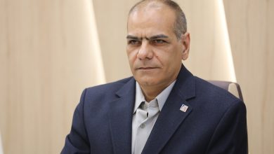 به گزارش تولیدگران کارآفرین به نقل از اتاق اصناف ایران به نقل از فارس، مجید بسطامی گفت: شهرداری بخشی از تعهدات مالی خود به پیمانکاران را با واگذاری واحد جبران کرده است؛ ۱۰ واحد به یک پیمانکار، ۵ واحد به پیمانکار دیگر، به این ترتیب ماهیت شهرک عوض شده است. به گونه‌ای که اگر وارد شهرک ‌شوید، به جای صنوف آلاینده و مرتبط با خودرو شاهد فعالیت املاک، چوب‌فروشی و حتی انبار خواهید بود، به همین دلیل اداره کل راه و شهرسازی شهرسازی سند و انتقال را به شهرداری نمی‌دهد تا شهرداری بتواند برای کسانی که سال‌ها پیش واحد خریدند، سند بزند.
