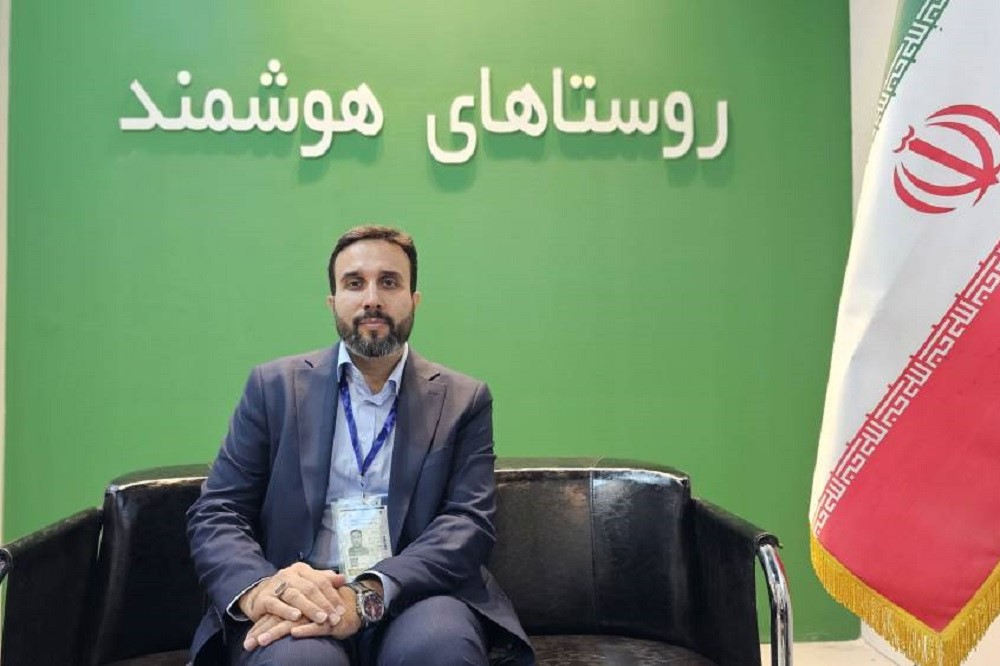 به گزارش تولیدگران کارآفرین به نقل از روستا آنلاین، مدیر دفتر نوآوری، هوشمندسازی و امنیت معاونت توسعه روستایی و مناطق محروم ریاست‌جمهوری با حضور در پاویون «روستاهای هوشمند» در ششمین نمایشگاه بین‌المللی دستاوردهای روستایی و عشایری در گفت‌وگو با روستا تی‌وی درباره راه‌اندازی سوپر اپلیکیشن «روستایار» در دفتر نوآوری، هوشمندسازی و امنیت معاونت توسعه روستایی و مناطق محروم ریاست‌جمهوری، گفت: یکی از مشکلات جامعه روستایی، محدودیت دسترسی به برخی خدمات و اپلیکیشن‌های مورد نیاز است از این رو با حمایت معاونت توسعه روستایی، سوپر اپلیکیشن «روستایار» راه‌اندازی شده تا دسترسی روستاییان به خدمات مختلف تسهیل شود.