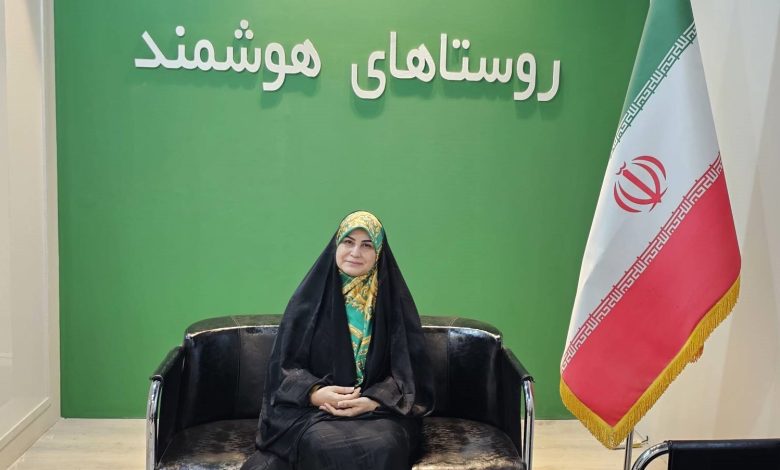 به گزارش تولیدگران کارآفرین به نقل از روستا آنلاین، مدیرکل دفتر امور حمایتی و توانمندسازی وزارت تعاون، کار و رفاه اجتماعی با تأکید بر ضرورت گذار از حمایت‌های صرفاً نقدی به توانمندسازی پایدار خانوارهای روستایی و عشایری گفت: اجرای طرح روستاهای هوشمند، با ایجاد فرصت‌های اشتغال پایدار، تسهیل دسترسی به خدمات حمایتی و شناسایی ظرفیت‌های بومی، می‌تواند به کاهش فقر، مهاجرت‌های ناخواسته و آسیب‌های اجتماعی در مناطق روستایی و عشایری کمک کند.