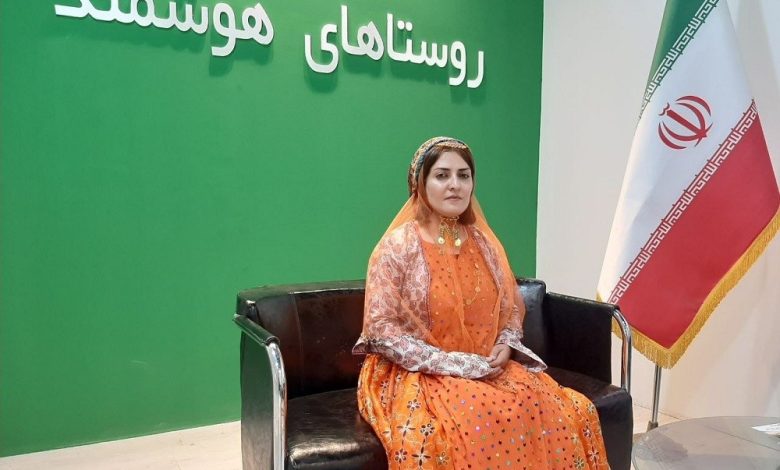 به گزارش تولیدگران کارآفرین به نقل از روستا آنلاین، «فاطمه فرهمندیان»، عضو شورای عشایری شهرستان دهاقان استان اصفهان در جریان بازدید از پاویون «روستاهای هوشمند» دفتر نوآوری، هوشمندسازی و امنیت معاونت توسعه روستایی و مناطق محروم ریاست‌جمهوری در ششمین نمایشگاه بین‌المللی دستاوردهای روستایی و عشایری در گفت‌وگو با روستا تی‌وی درباره طرح «ایلیاری» و روند پیگیری آن و ظرفیت‌های توسعه هوشمندسازی در جوامع روستایی و عشایری توضیح داد.