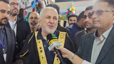 به گزارش تولیدگران کارآفرین به نقل از روستاآنلاین، وزیر اسبق امور خارجه کشورمان با تأکید بر ظرفیت فناوری‌های نوین و فضای متاورس در معرفی توانمندی‌های روستایی، گفت: روستاهای هوشمند می‌توانند علاوه بر رونق کسب‌وکارهای محلی و توسعه اقتصاد روستایی، زمینه‌ساز معرفی فرهنگ غنی ایران و تقویت تصویر کشور در عرصه جهانی باشند.